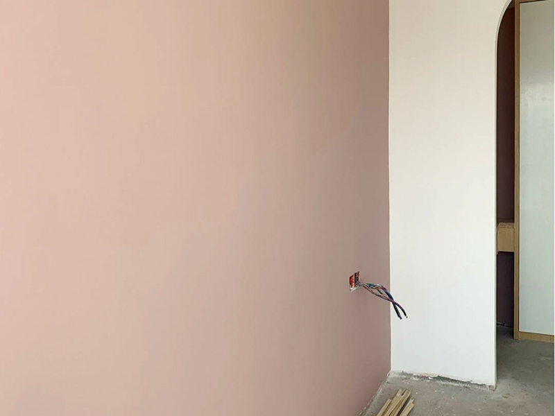 刷漆墙面为何不用牛皮纸贴沟槽？