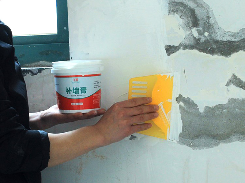 墙面修补膏刷漆时会不会溶解？融合反应！