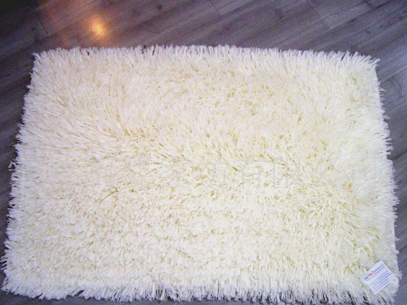 白色地毯清洗完为啥发黄？清洗剂问题！